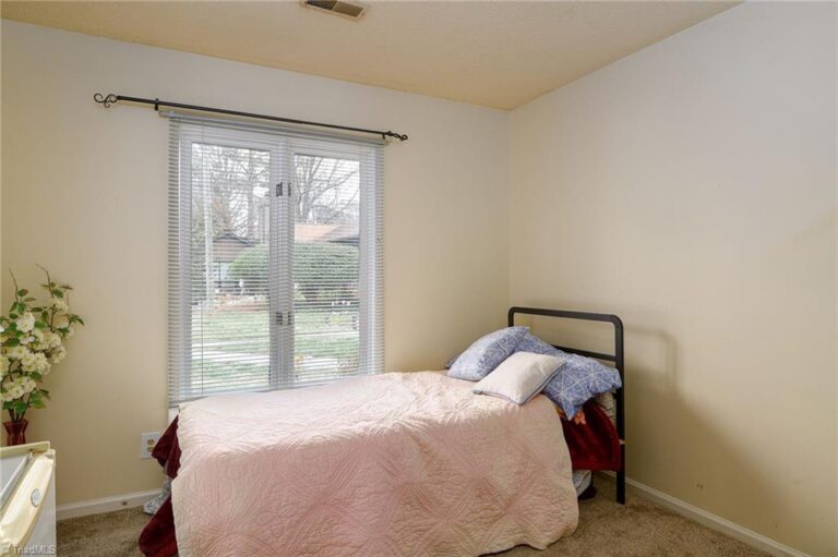 2409 Cottage Place Greensboro – photo 12