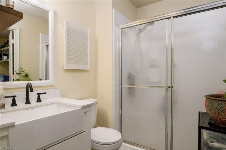 2409 Cottage Place Greensboro – photo 11