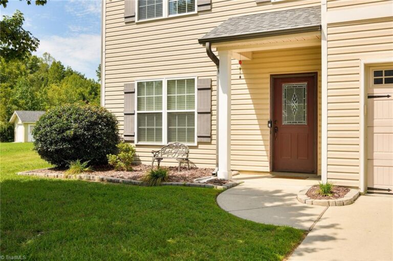 104 Edgewood Court Archdale – photo 3