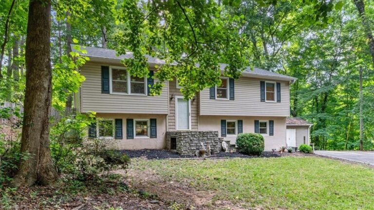 302 Amberly Drive Lexington – photo 2