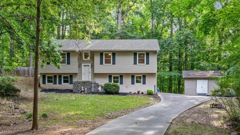 302 Amberly Drive Lexington – photo 3