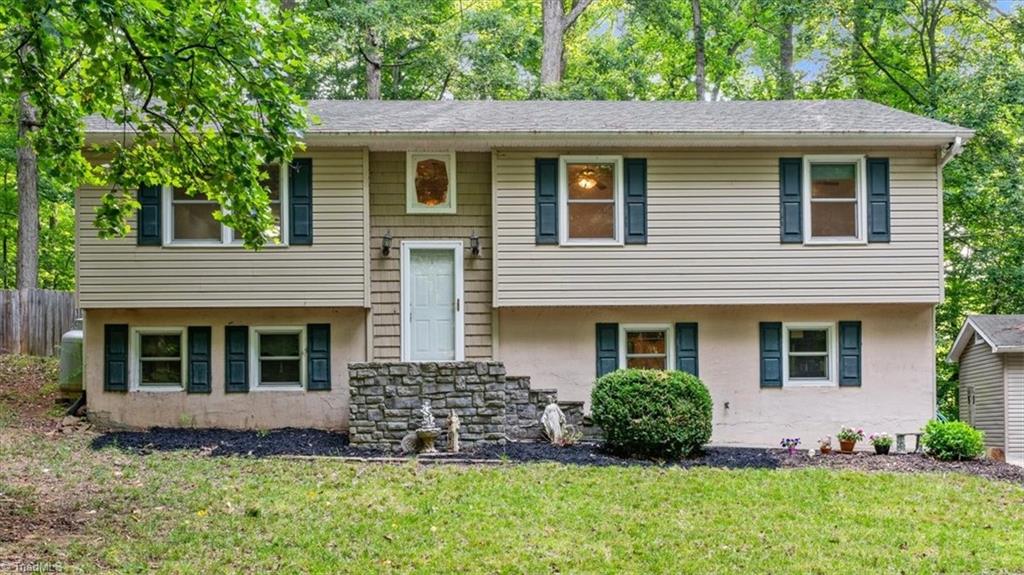 302 Amberly Drive Lexington – photo 1