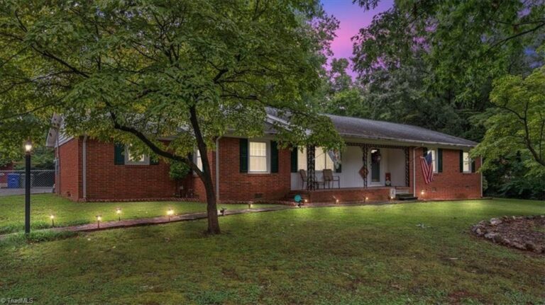 702 Fairview Drive Lexington – photo 2