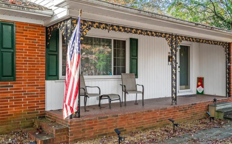702 Fairview Drive Lexington – photo 3