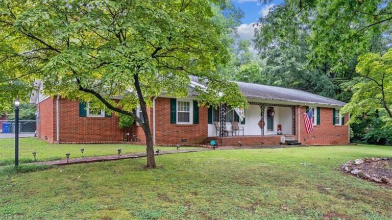 702 Fairview Drive Lexington – photo 4