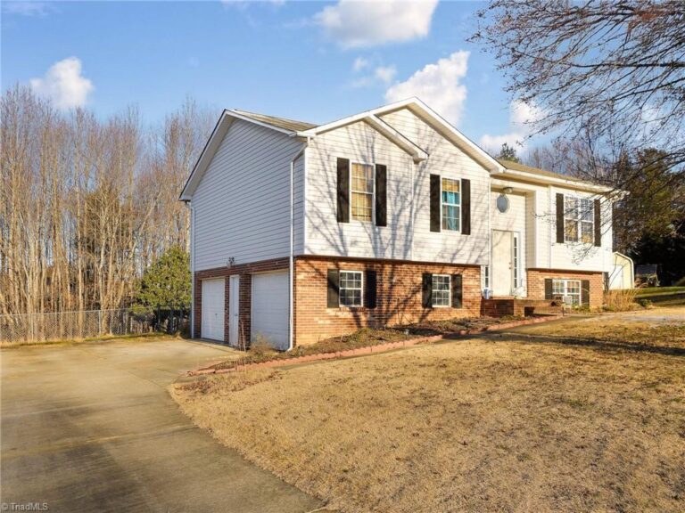 156 Hawksbridge Road, Mount Airy