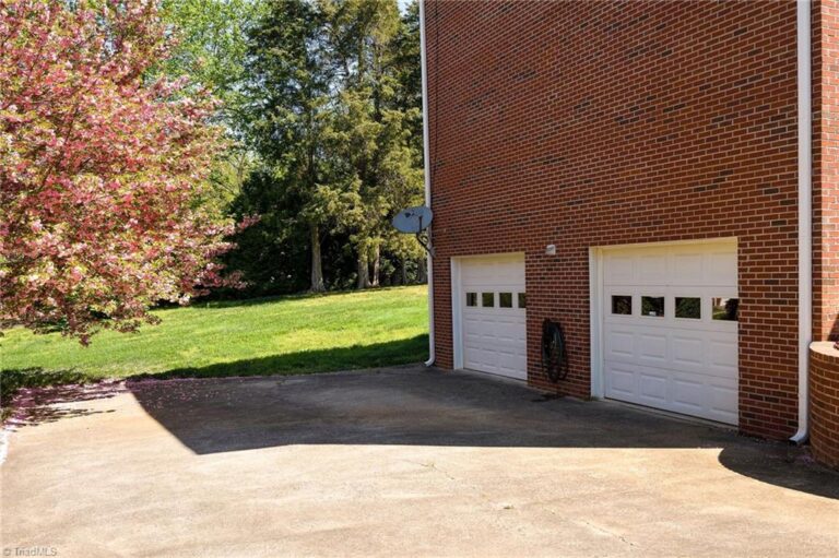 280 Ashmoor Lane Lexington