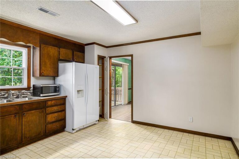 6191 Herinhut Road Winston-Salem