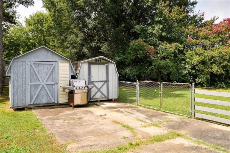 103 Oak Avenue Lexington