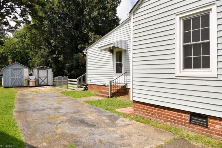 103 Oak Avenue Lexington