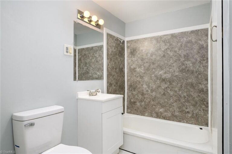 103 Oak Avenue Lexington
