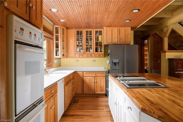 8318 Maloe Court Oak Ridge