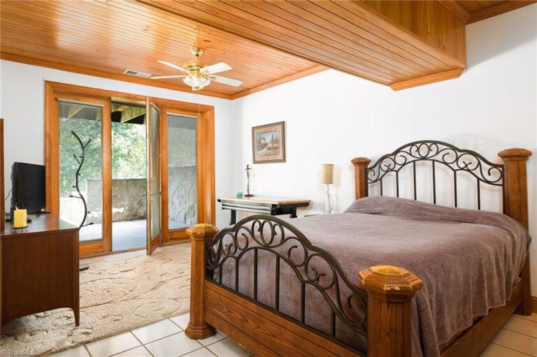 8318 Maloe Court Oak Ridge