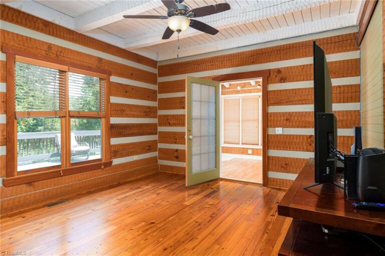 8318 Maloe Court Oak Ridge