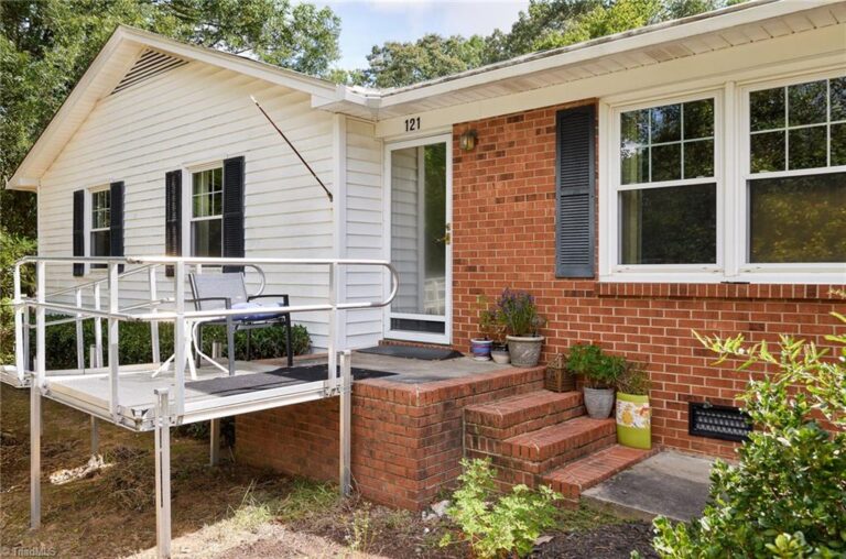 121 Richmond Drive Lexington NC 27295