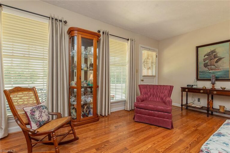 421 Dove Point Lexington NC 27295-5978 (11)