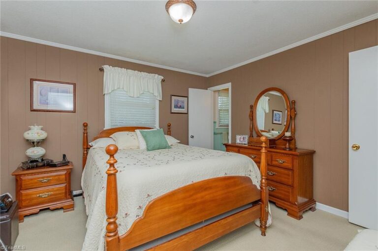 421 Dove Point Lexington NC 27295-5978