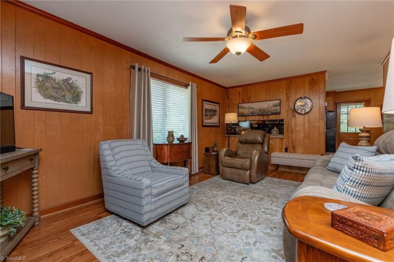 421 Dove Point Lexington NC 27295-5978