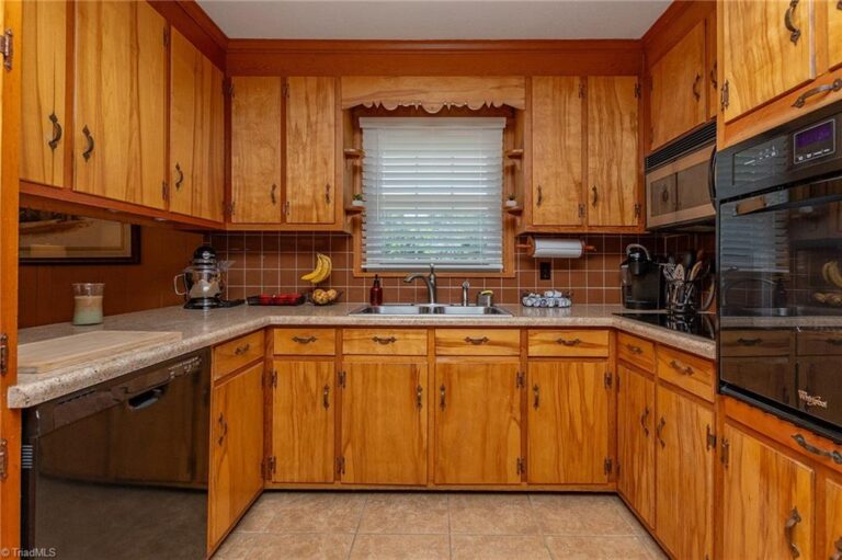 421 Dove Point Lexington NC 27295-5978