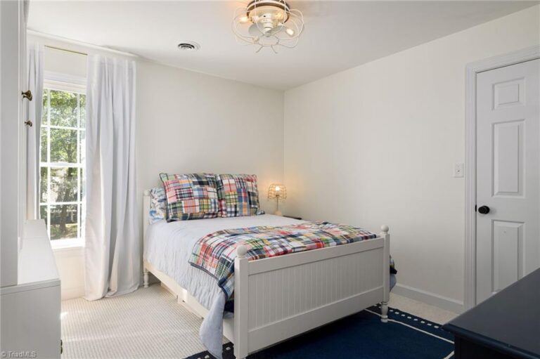 704 Oakland Hills Court High Point NC 27265