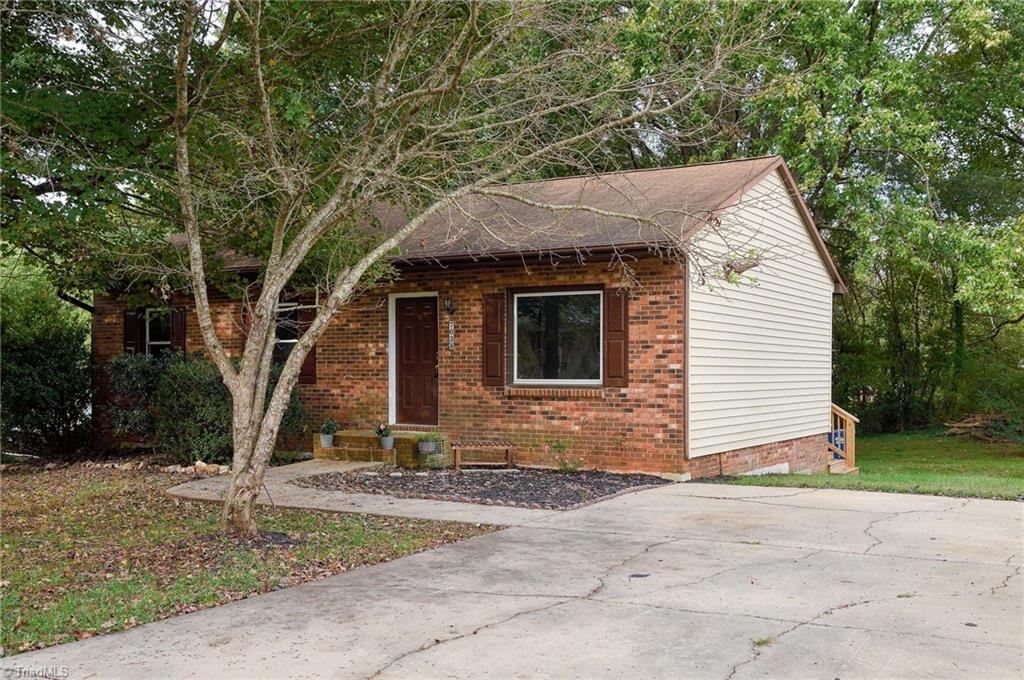 7638 Pine Street Rural Hall – photo 1