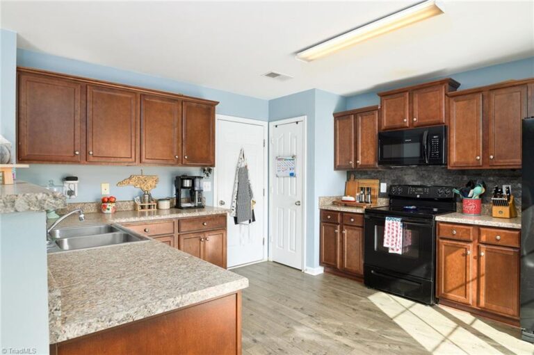 172 Larck Crest Lane Winston Salem NC 27107-8205