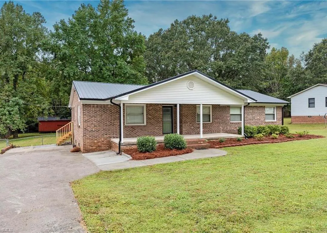 Home on acreage with barn and pasture near Arcadia NC
