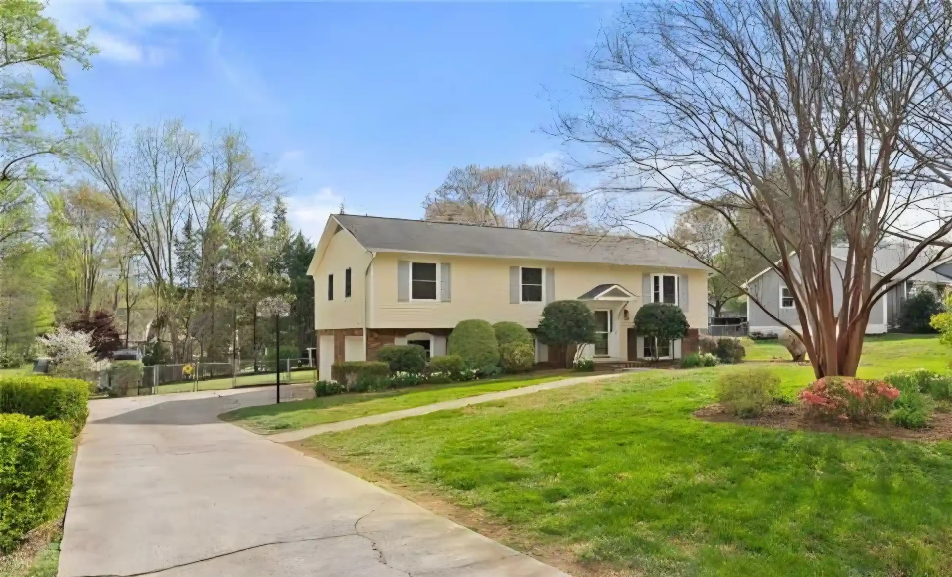 Shallowford Lakes neighborhood in Lewisville North Carolina