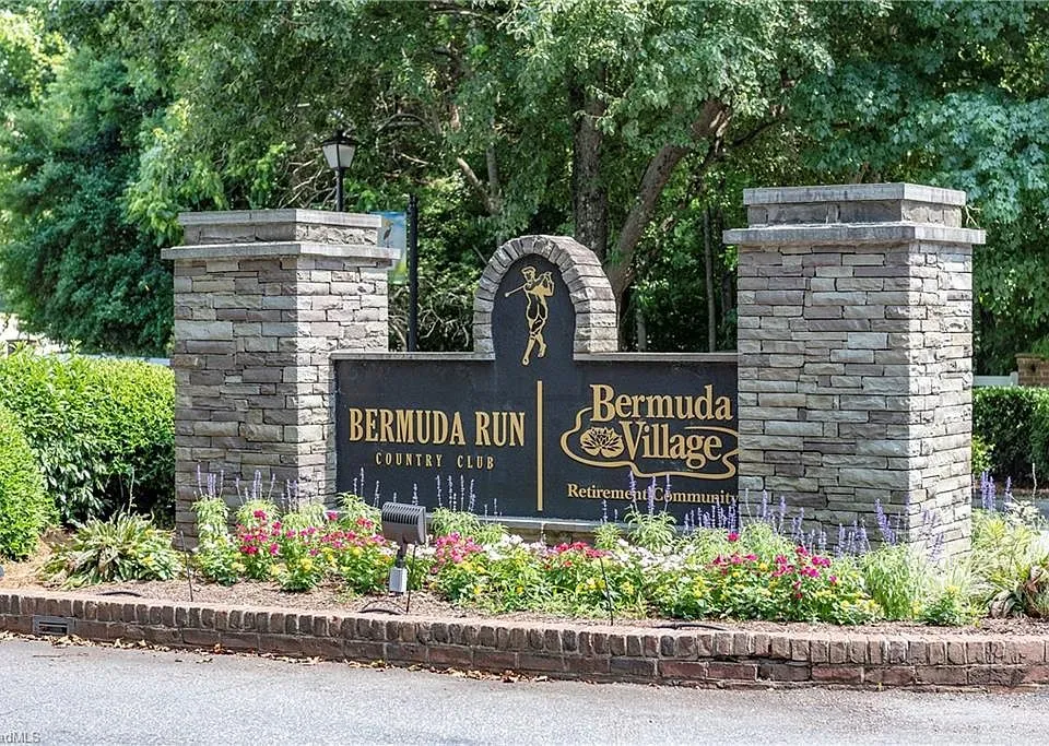 Bermuda Run NC entrance sign and landscaped community setting