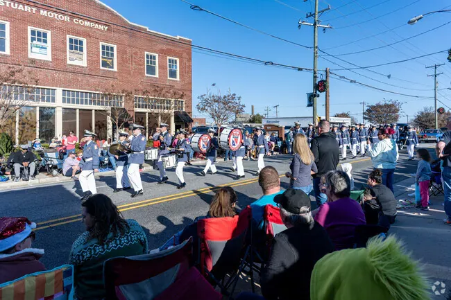 Kernersville Christmas parade spectators downtown