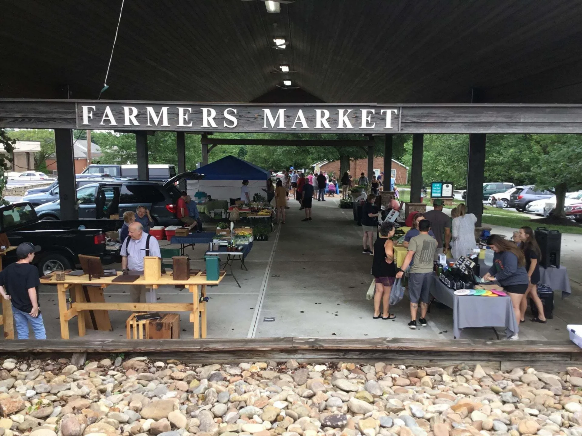 Kernersville farmers market in the fall