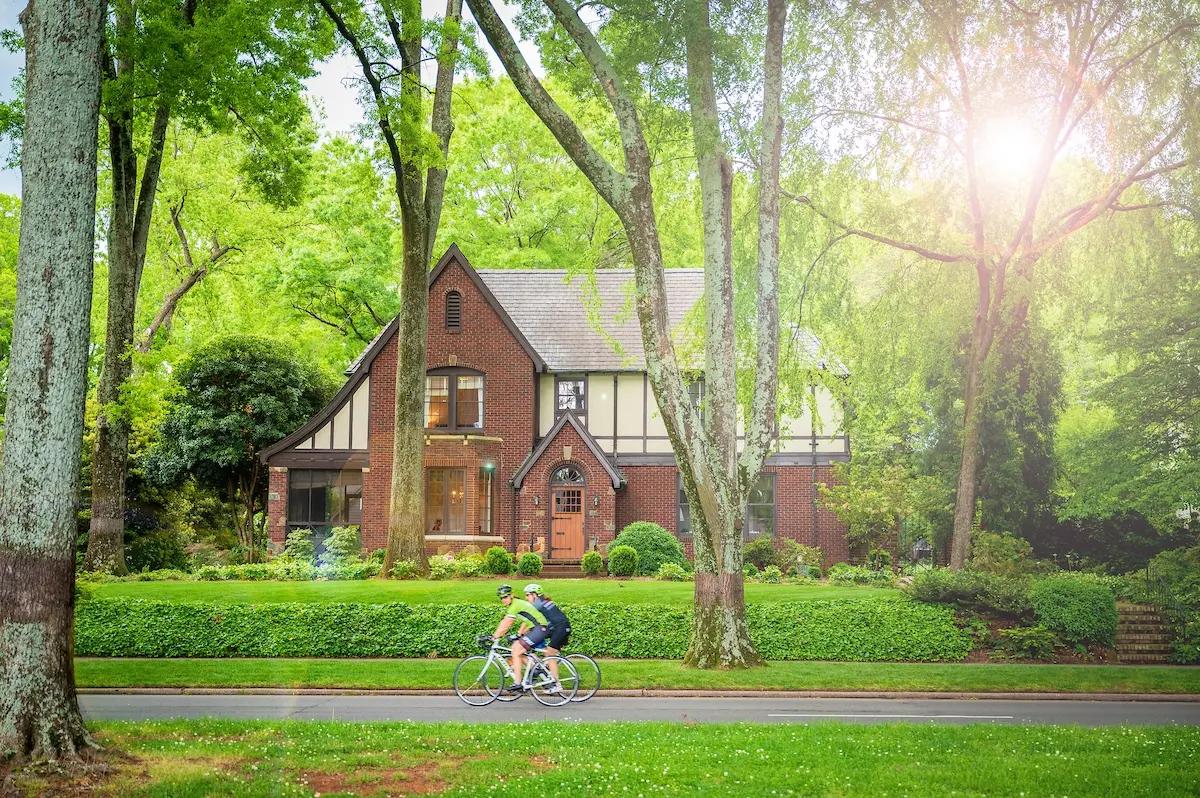 Myers Park Charlotte NC — prestige neighborhood with stately homes and wide boulevards