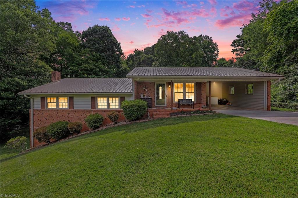 352 William Lane Lexington – photo 1