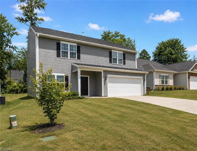 828 Sagemount Street Jamestown – photo 2