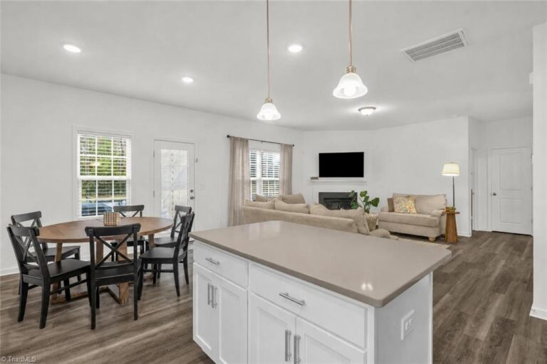 828 Sagemount Street Jamestown – photo 6
