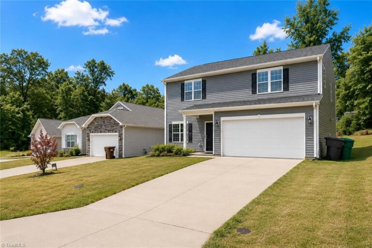 828 Sagemount Street Jamestown – photo 3
