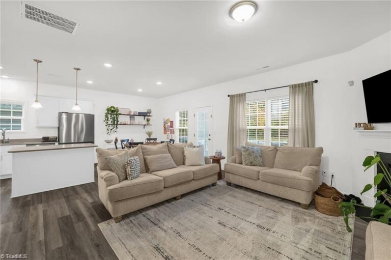 828 Sagemount Street Jamestown – photo 10